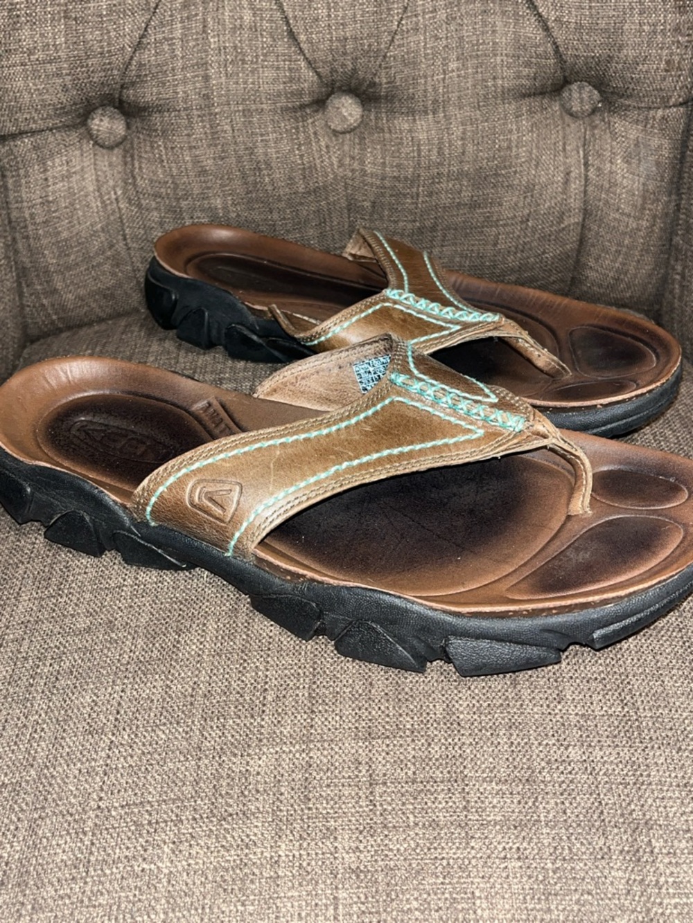 KEEN Leather Brown women's Flip-Flop Sandals with Contrast Stitching size 9